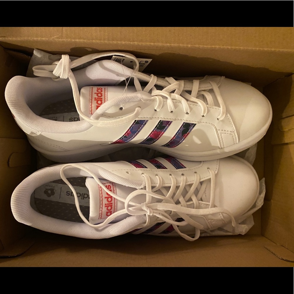 Adidas Grand Court Sneaker Womens BRAND NEW